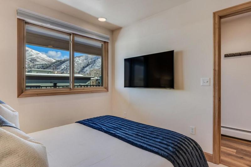 New Listing 2BR 2BA Condo - Mountain Views - image 37