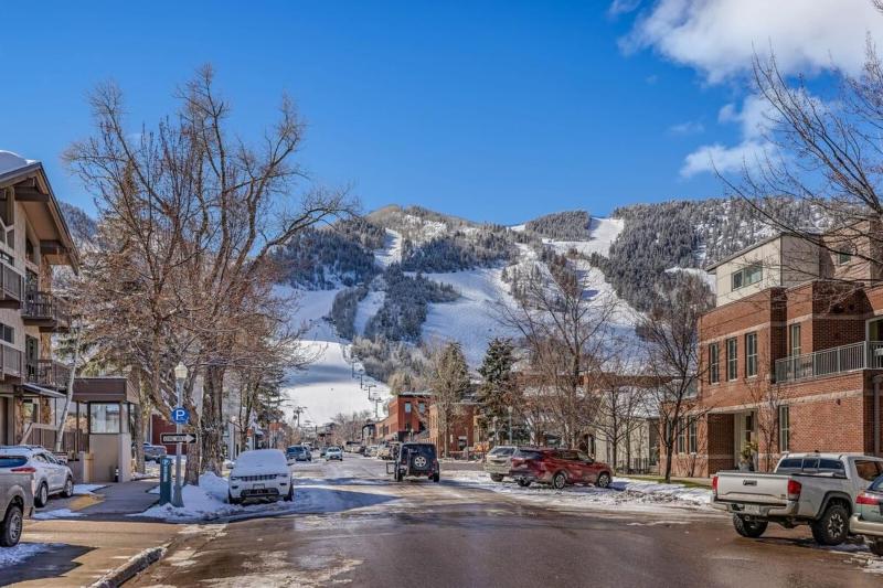 New Listing 2BR 2BA Condo - Mountain Views - image 20