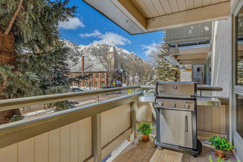 New Listing 2BR 2BA Condo - Mountain Views - image 8