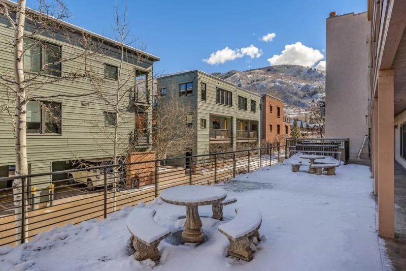 New Listing 2BR 2BA Condo - Mountain Views - image 40