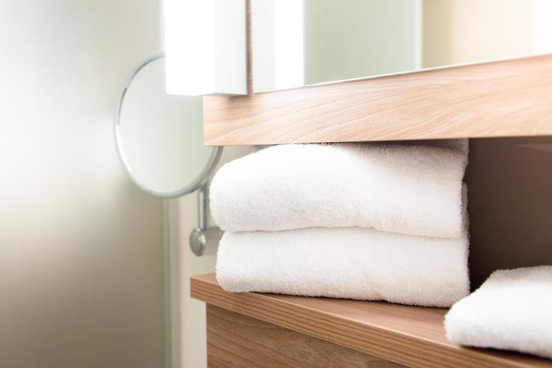 Deluxe Double or Twin Room image 3