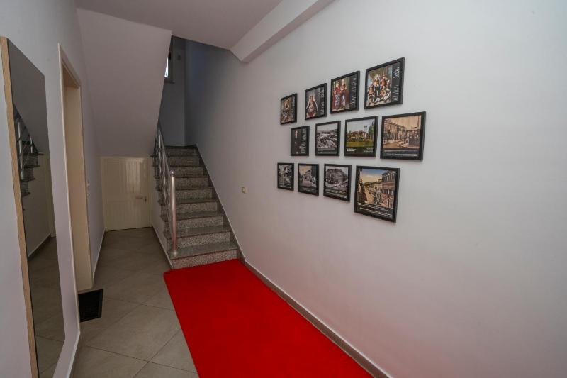 Hotel Shkodra L - image 2