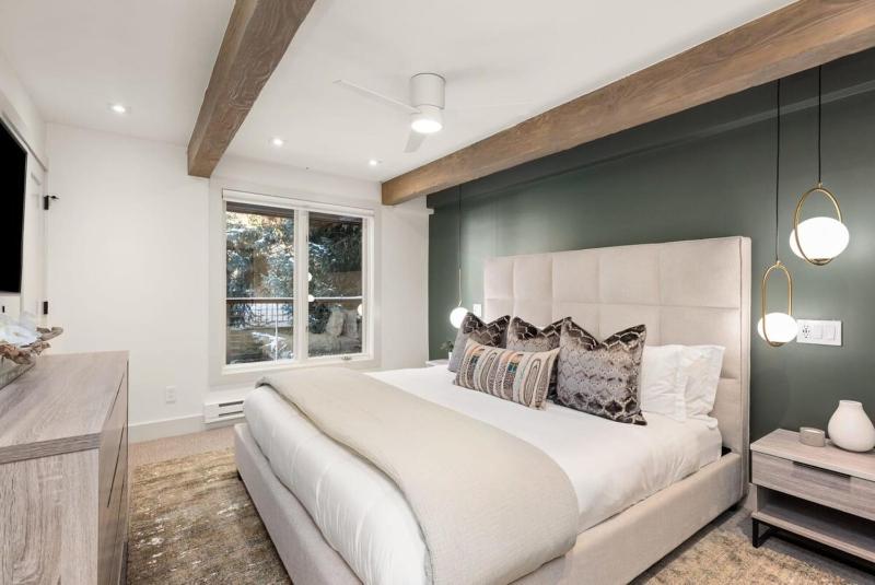 Fully Renovated 2 BR on River with Pool - Walk to Town! - image 42