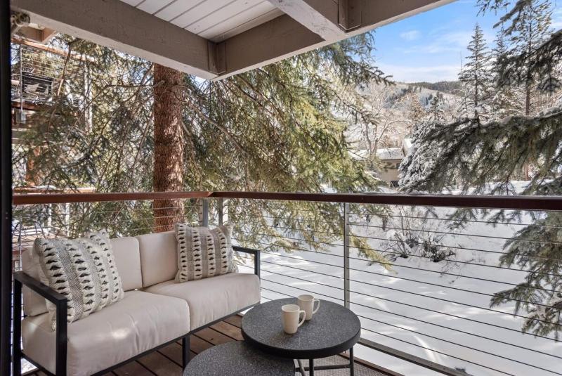 Fully Renovated 2 BR on River with Pool - Walk to Town! - image 20