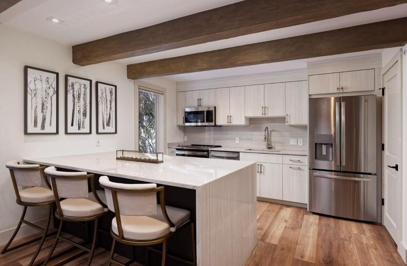 Fully Renovated 2 BR on River with Pool - Walk to Town! - image 18