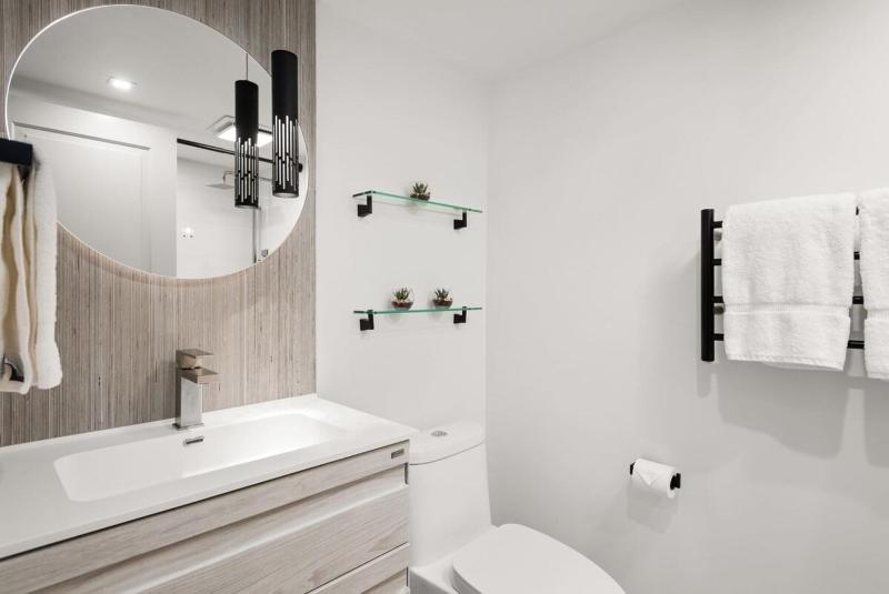 Fully Renovated 2 BR on River with Pool - Walk to Town! - image 23