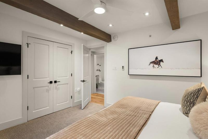 Fully Renovated 2 BR on River with Pool - Walk to Town! - image 50