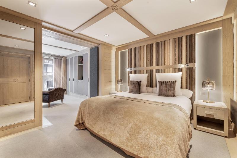 Premium Double Room image 4