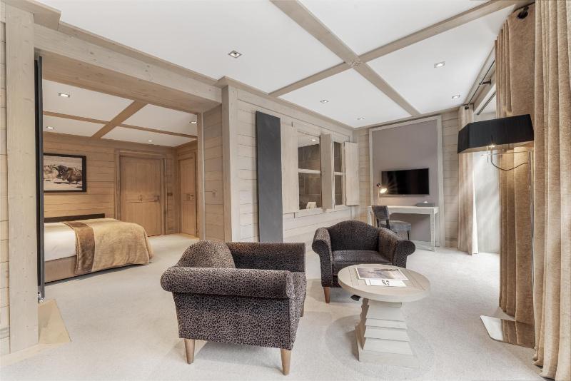 Premium Double Room image 3