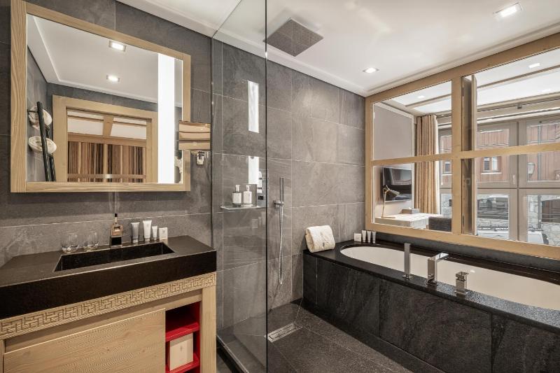 Premium Double Room image 2