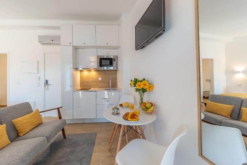 Orange 3 House - Chiado Studios - image 8