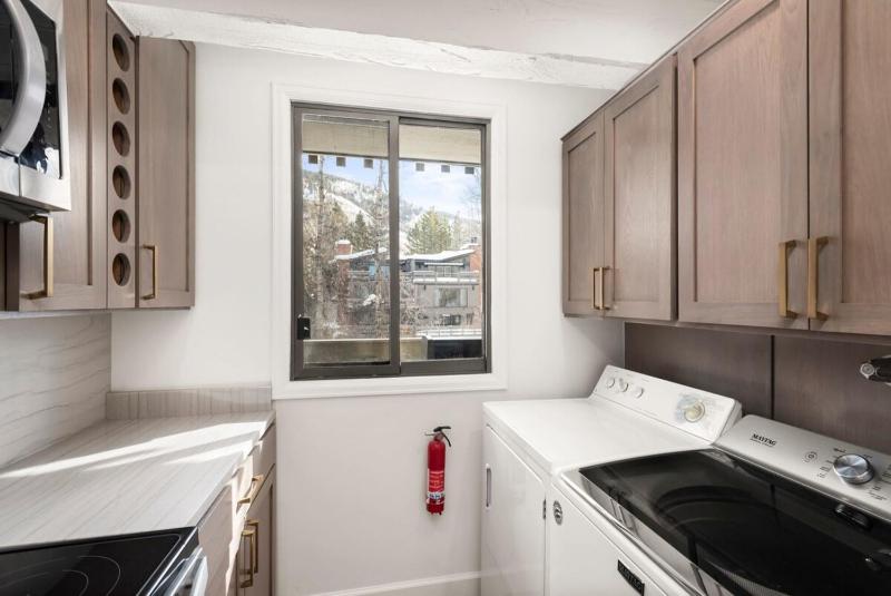 Renovated Riverfront 3 BR 2 BA with Pool - Walk to Town! - image 9