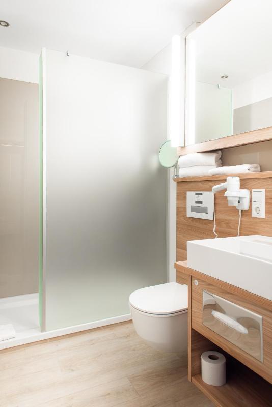 Deluxe Double Room image 3