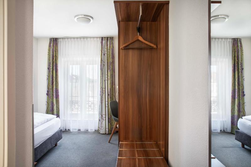 SMALL Single Room image 3