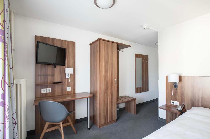 SMALL Single Room image 4