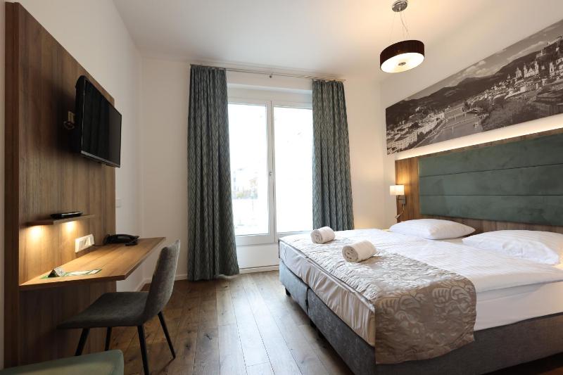Double Room Plus with Garden View image 4