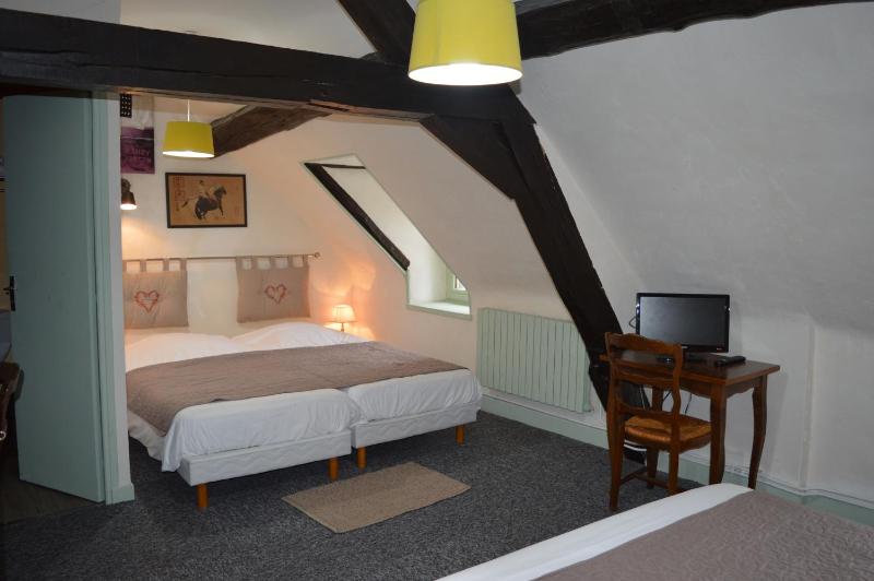 Standard Quadruple Room image 1