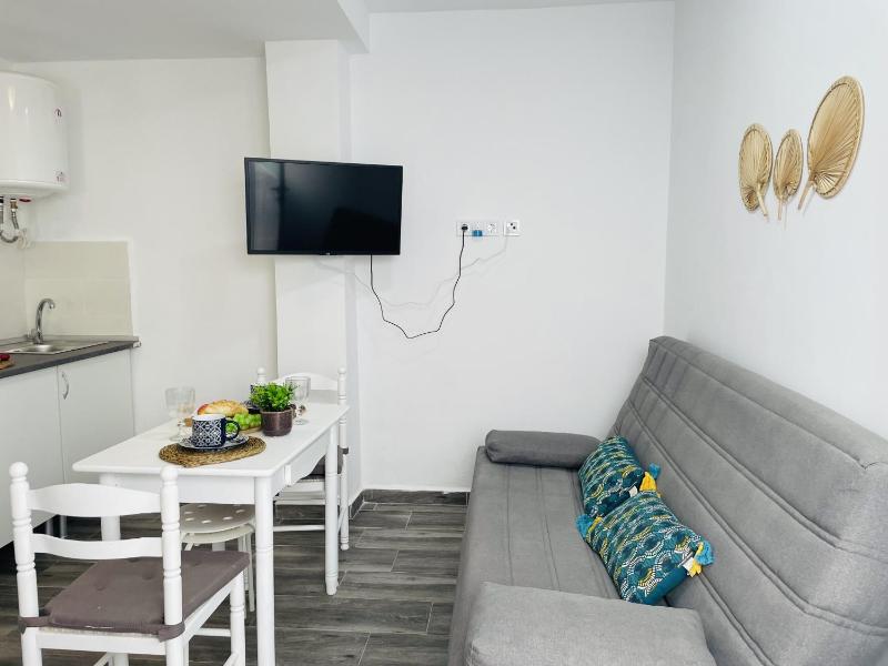 Apartamento Alboran en el centro de Nerja - image 3