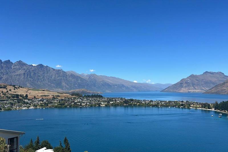Lakeview Treehouse at Queenstown Hill - image 2
