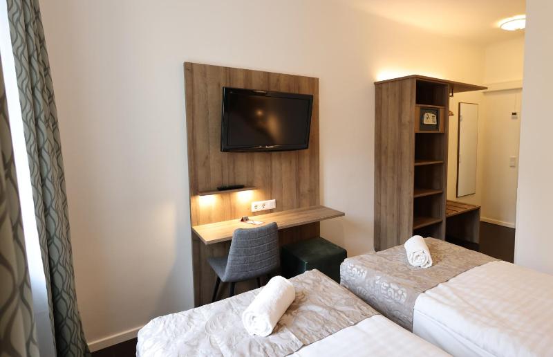 Standard Twin Room Plus image 3