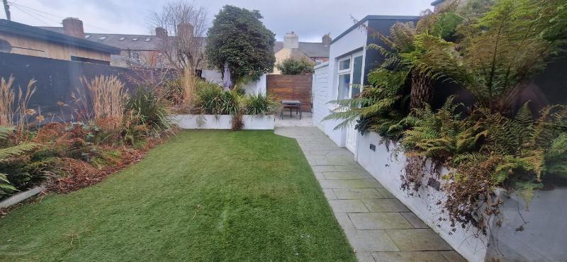 Extended 3BD SplitLevel Cottage in Popular Village - image 16