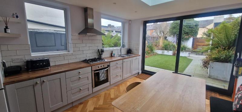 Extended 3BD SplitLevel Cottage in Popular Village - image 9