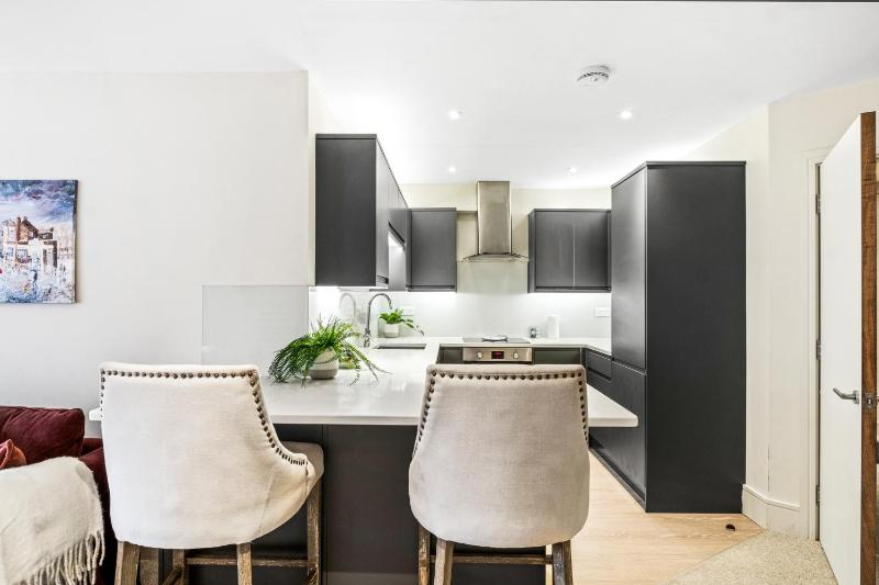 Osbourne House - BLUE 2 Bedroom2 and half bath - image 9