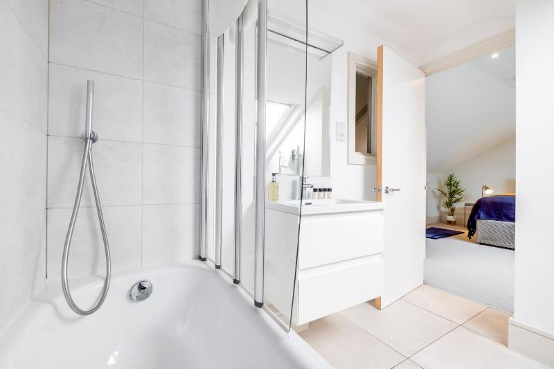 Osbourne House - BLUE 2 Bedroom2 and half bath - image 8