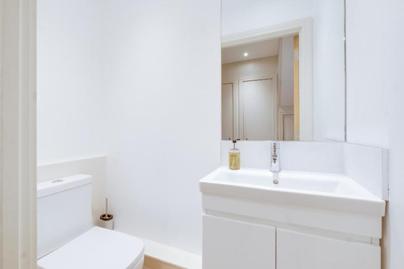 Osbourne House - BLUE 2 Bedroom2 and half bath - image 7