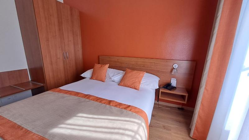 Economy Double Room image 3