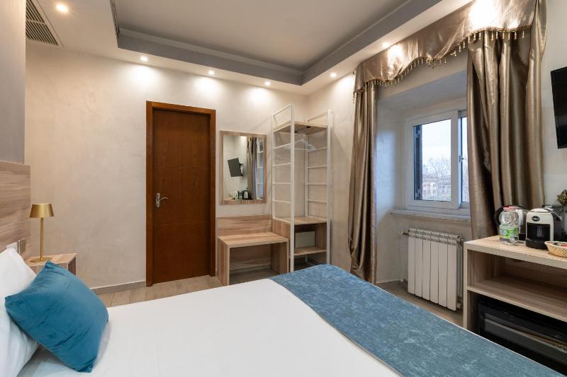 Standard Double Room image 4