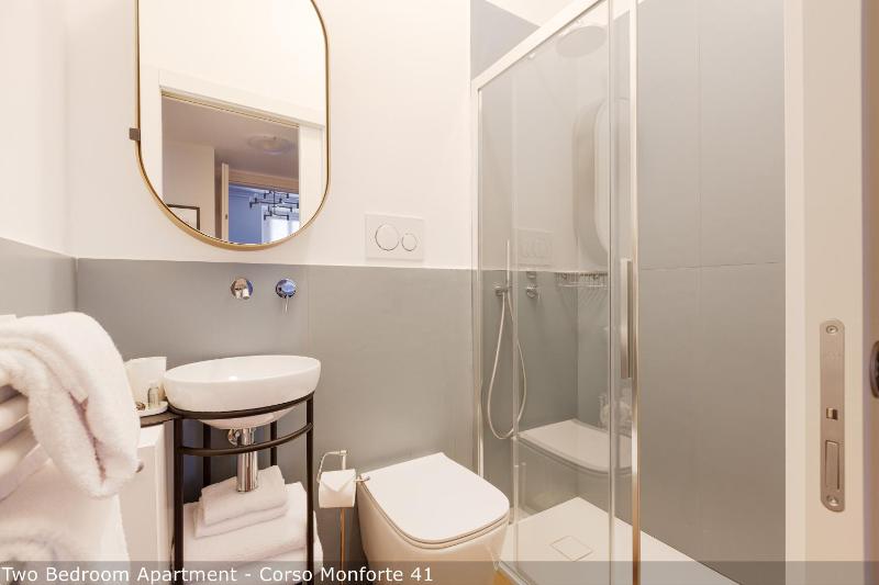  Appartamento con 2 Camere da Letto - Corso Monforte 41 image 4