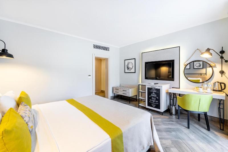 Superior Double Room image 3
