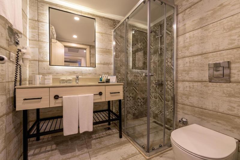 Family Room image 1
