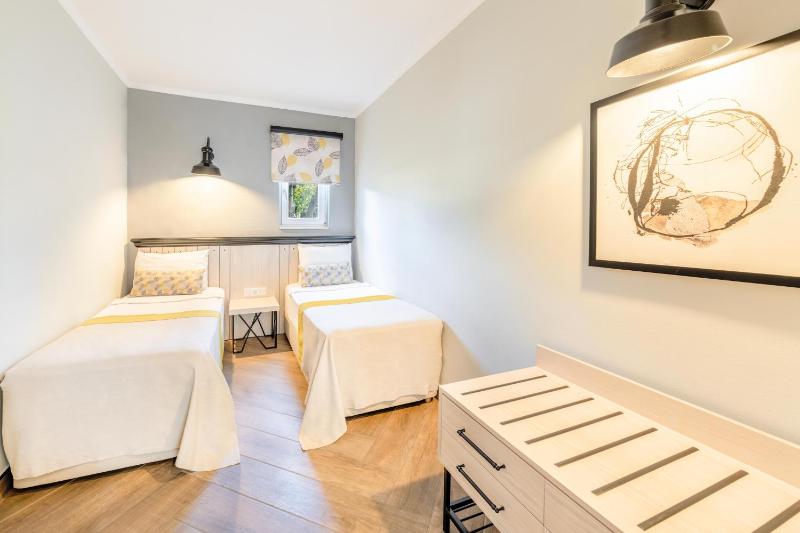 Family Room image 3