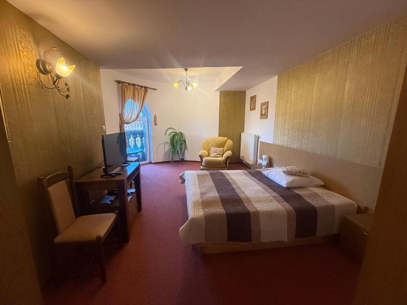Standard Queen Room image 4