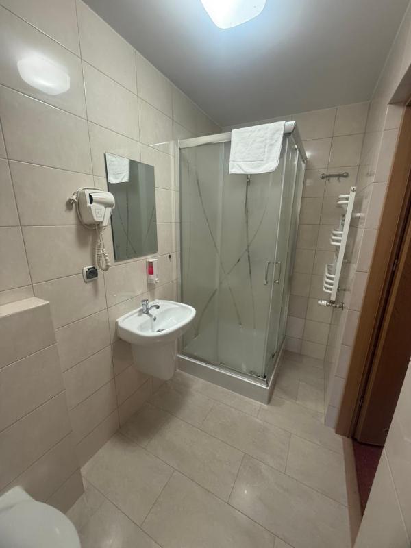 Standard Queen Room image 2