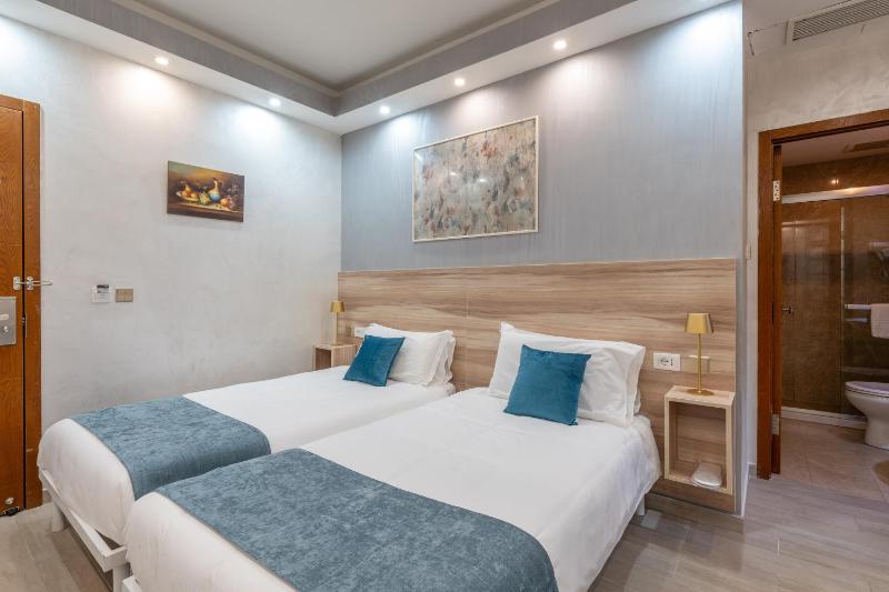 Standard Twin Room image 1