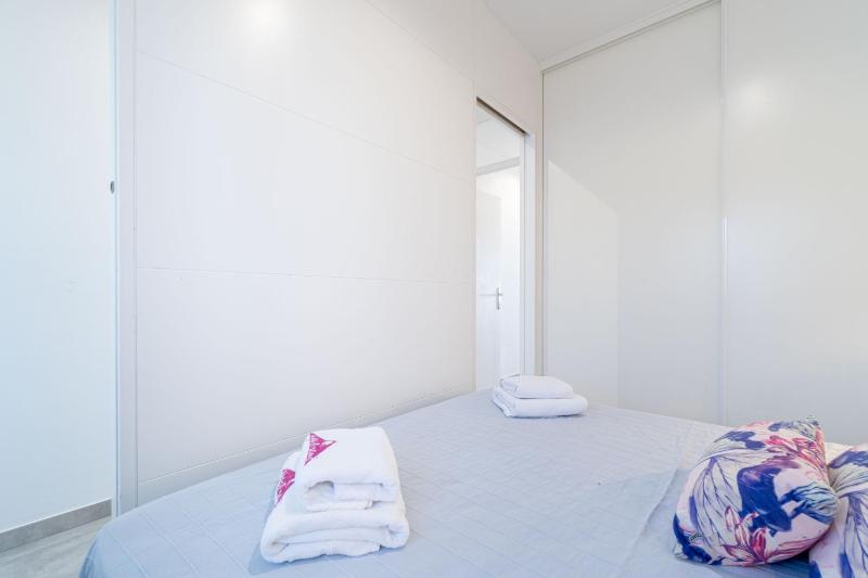 Apart-rent Apartamento Bahia 0016 enfrente de la playa con wifi - image 16