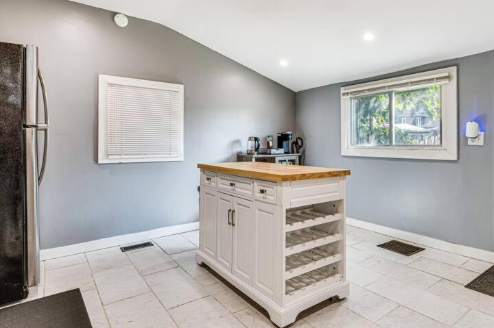 Charming 2-Bedroom Home with Private Gym - image 14