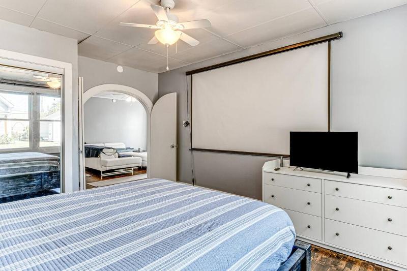 Charming 2-Bedroom Home with Private Gym - image 12