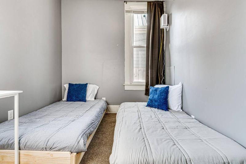 Charming 2-Bedroom Home with Private Gym - image 7