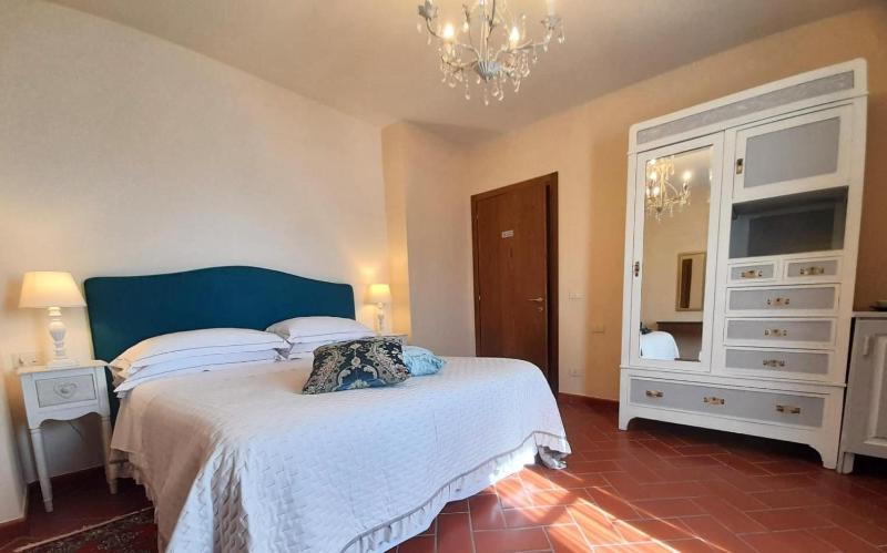 Double Room image 3