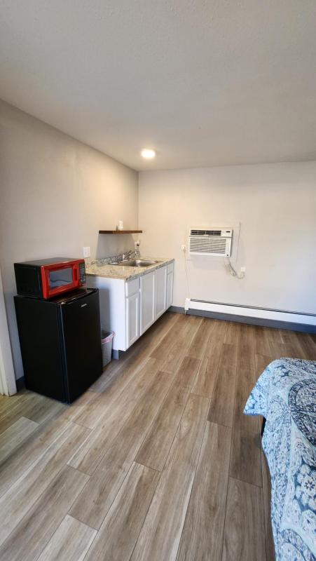 Deluxe Queen Room with Two Queen Beds image 2