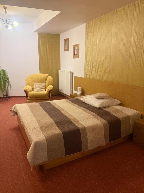 Standard Queen Room image 3