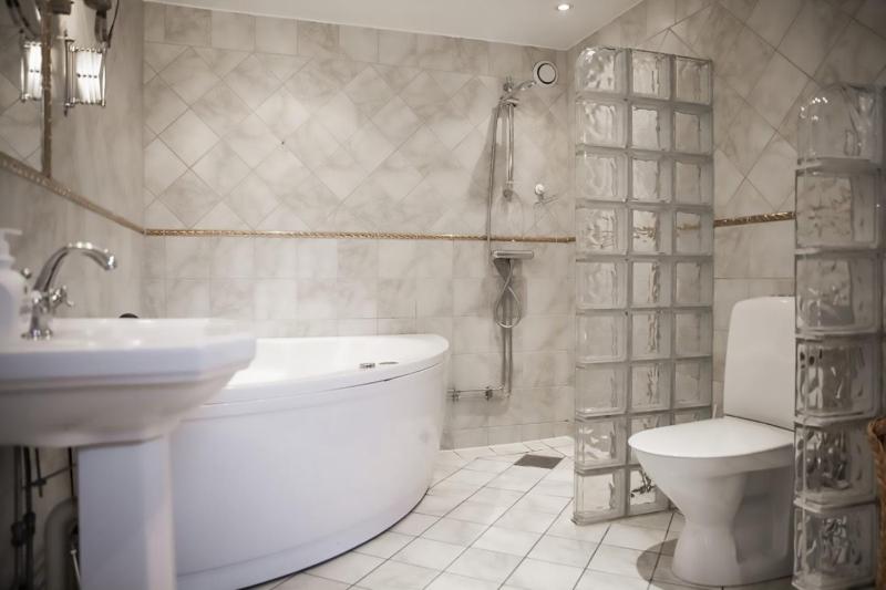 Double Room with Spa Bath image 1