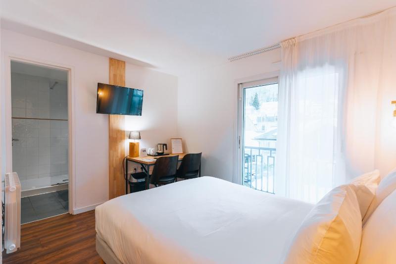 Double Room image 3