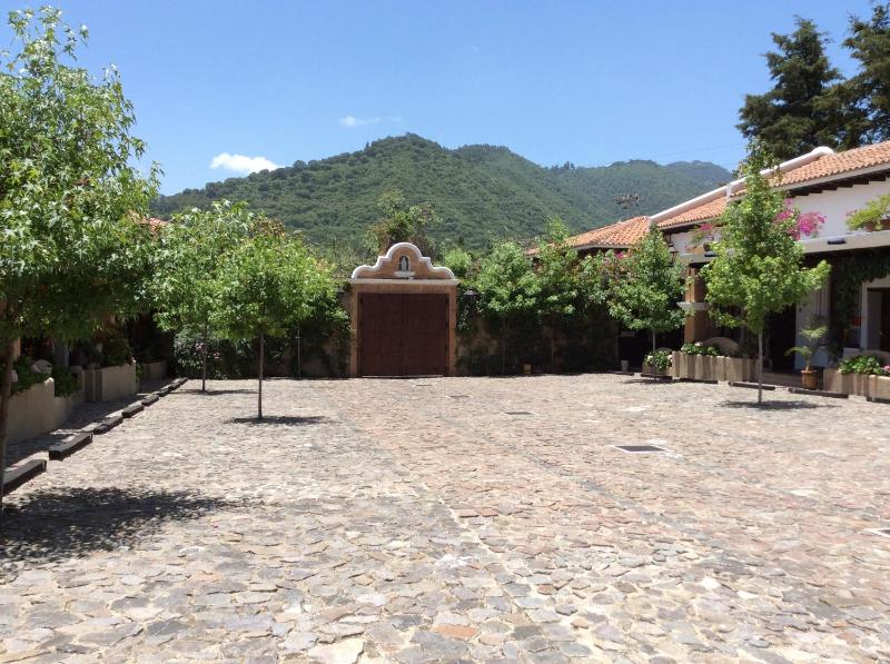 Villa 14 Santa Ines Antigua Guatemala - image 2