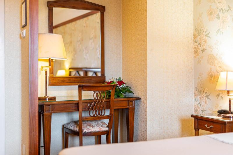 Deluxe Twin Room image 2