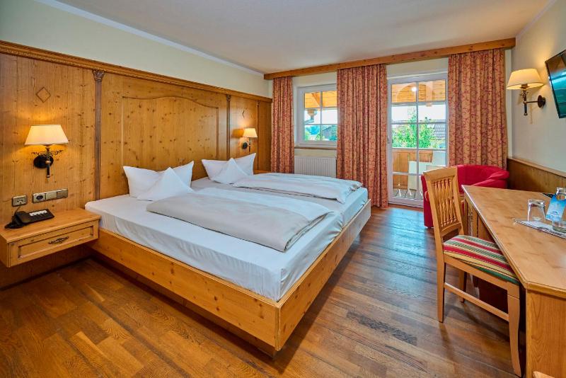 Double Room with Balcony image 1